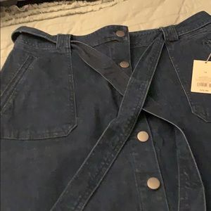 But on down denim skirt